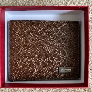 Salvatore Ferragamo men’s bifold brown wallet nwt